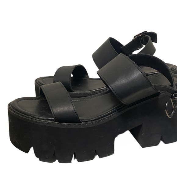 Strappy platform sandals - Picture 2 of 3